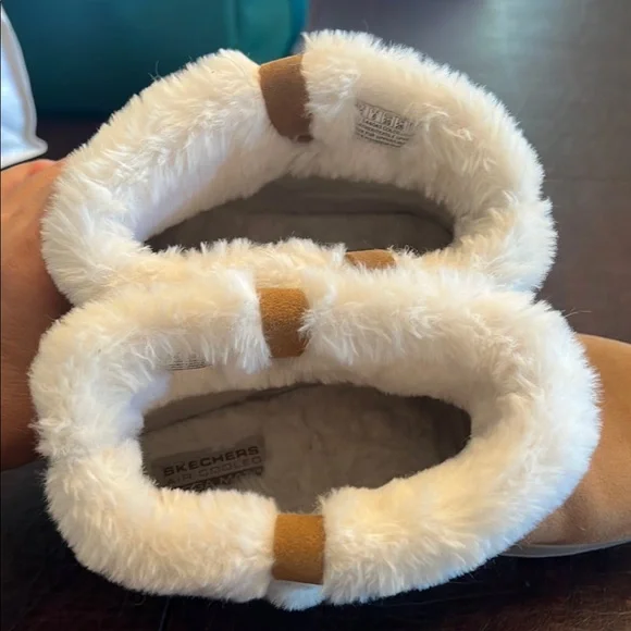 Skechers Tan and White Winter Boots with Fleece Accents - Picture 10 of 11